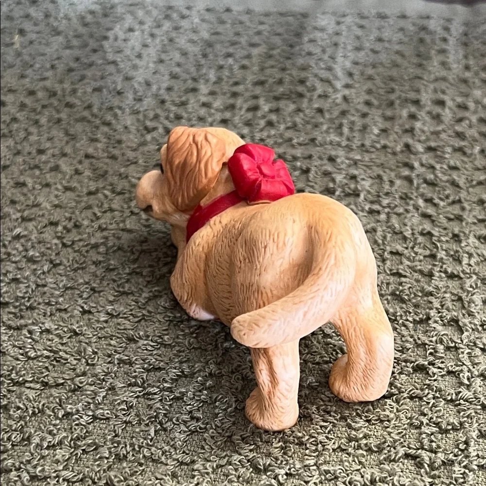 Enesco Porcelain Golden Retriever for Christmas 1985 Kathy Wise Holiday Figurine